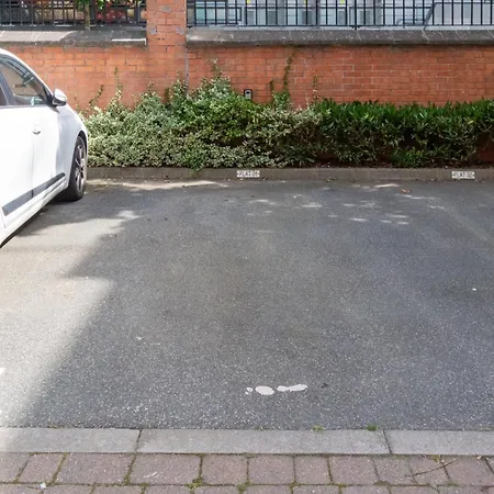 Luxury Centre With Private Parking