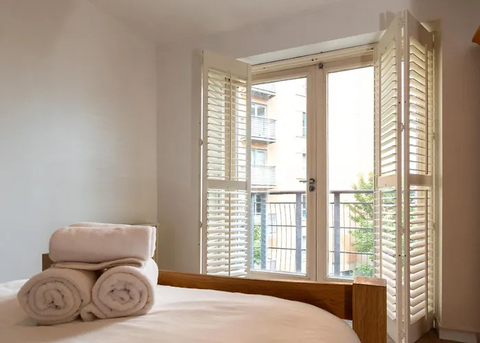 Luxury Centre With Private Parking *