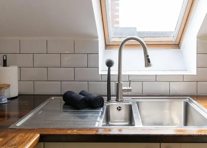 Luxury Centre With Private Parking *