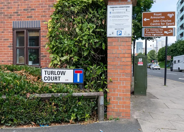 Luxury Centre With Private Parking *