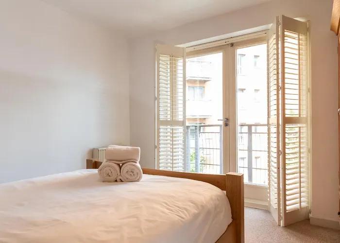 Luxury Centre With Private Parking *