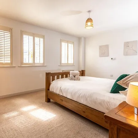 Luxury Centre With Private Parking