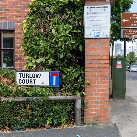 Luxury Centre With Private Parking *