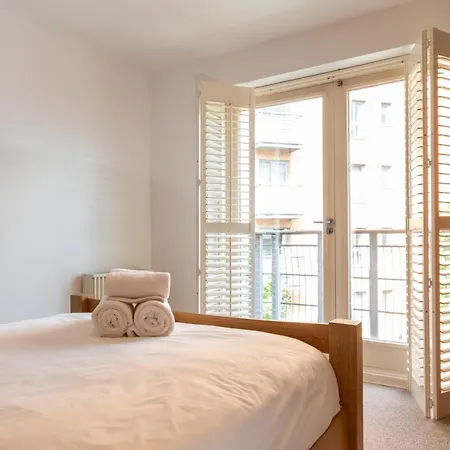 Luxury Centre With Private Parking *