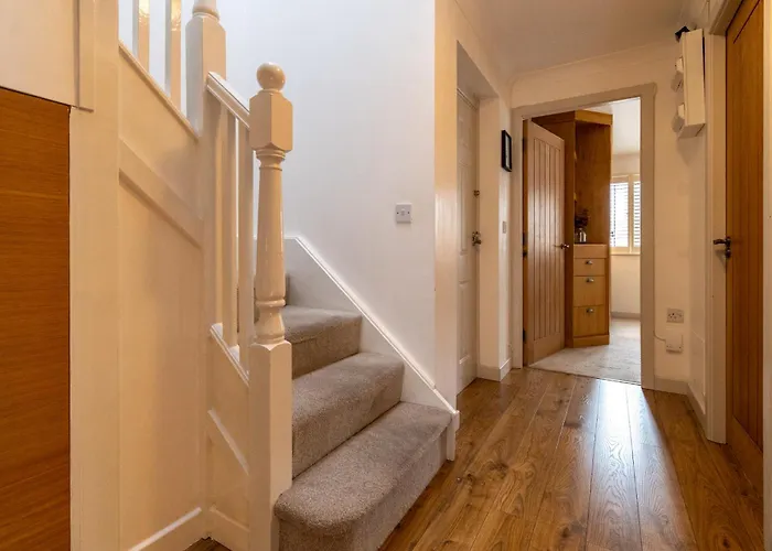 Luxury Centre With Private Parking *