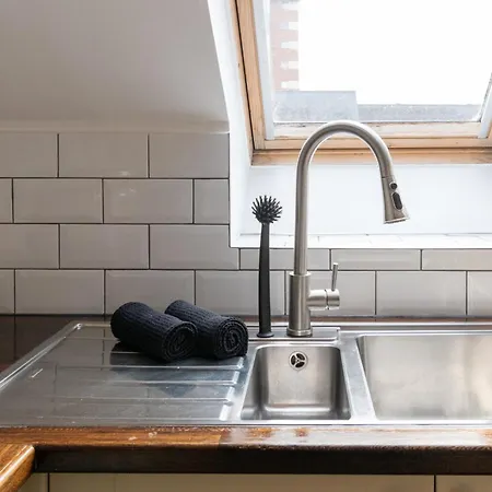 Luxury Centre With Private Parking *