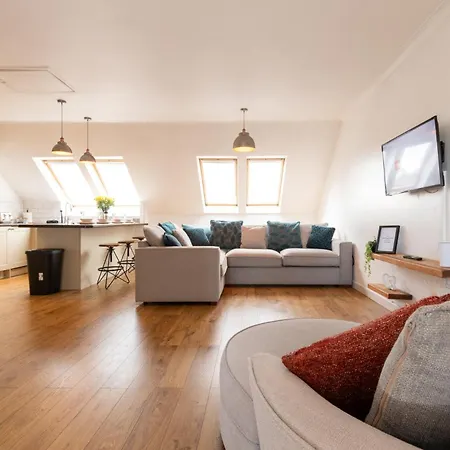 Luxury Centre With Private Parking Apartment